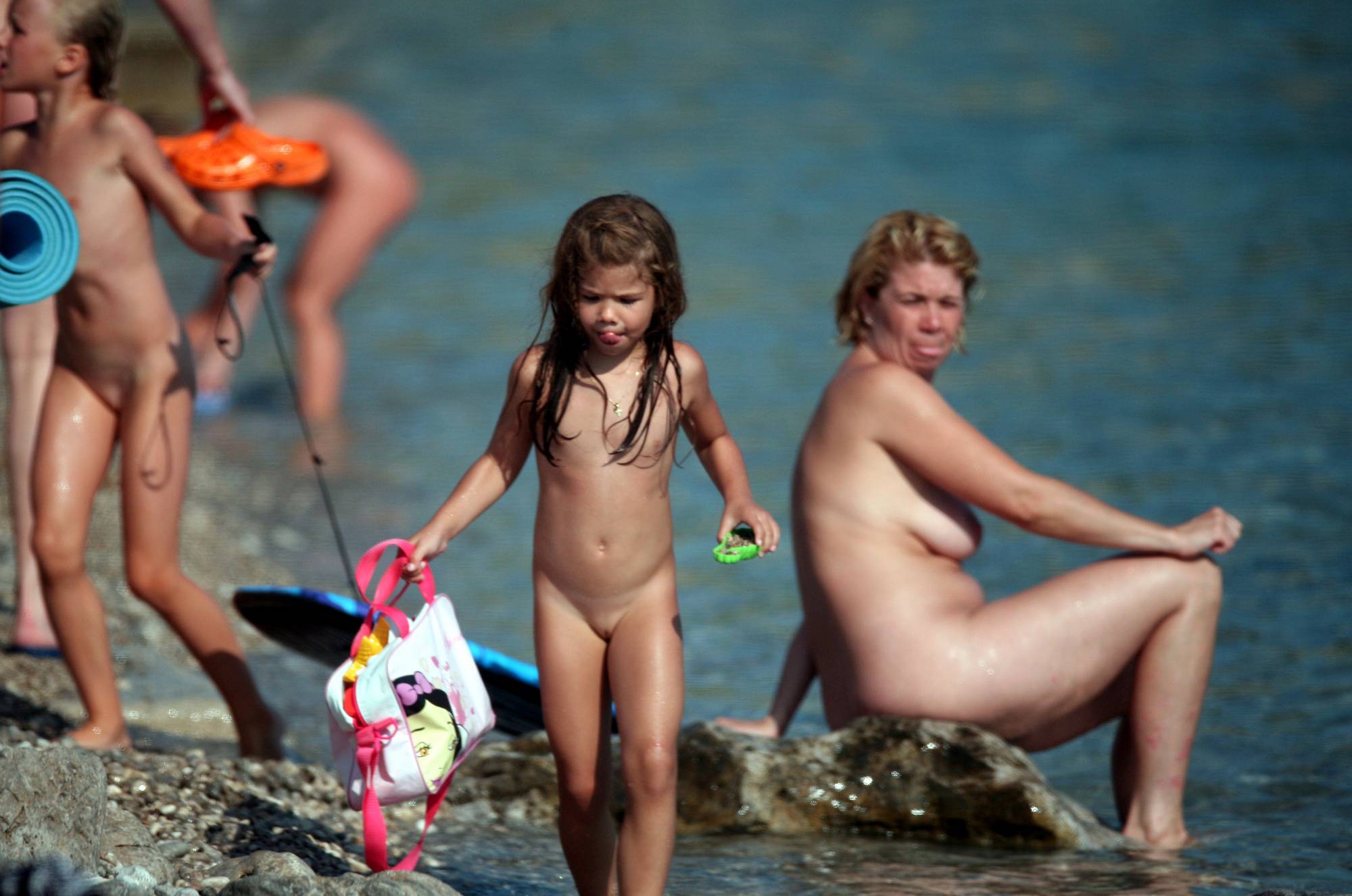 Purenudism Images Naturist Family Beach Out - 3