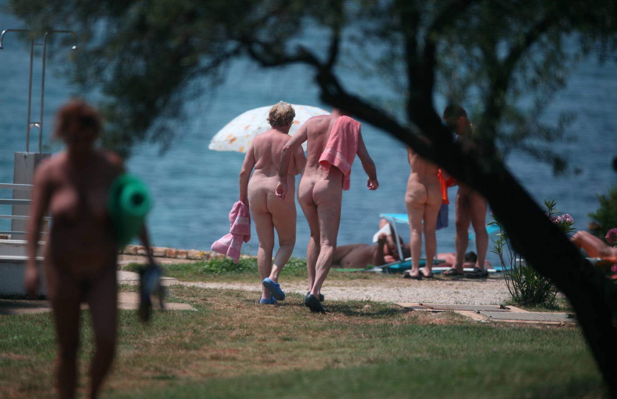 Pure Nudism Images Nude Park Walks Captured - 2